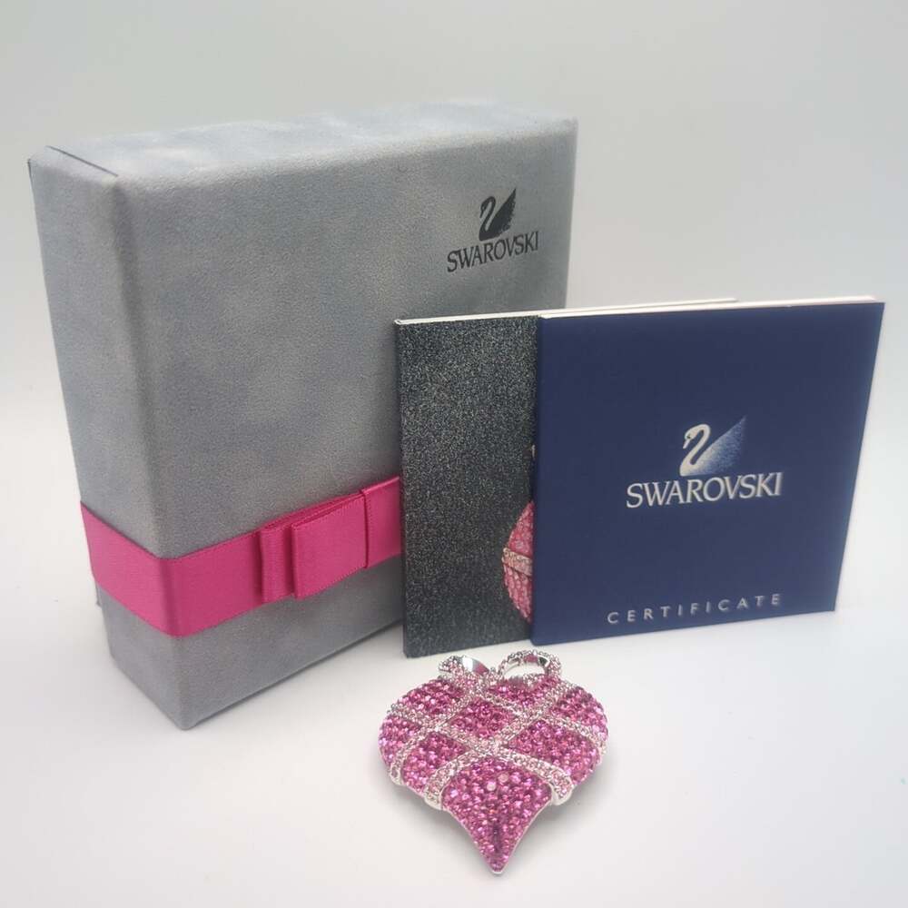 SWAROVSKI 2004 Wrapped in Love Pink Crystal Heart Pin Annual Edition